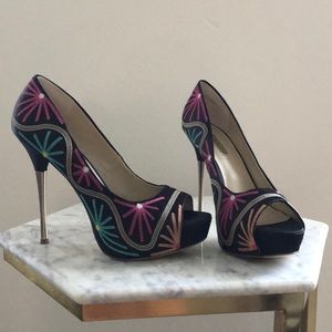INC embroidered pumps